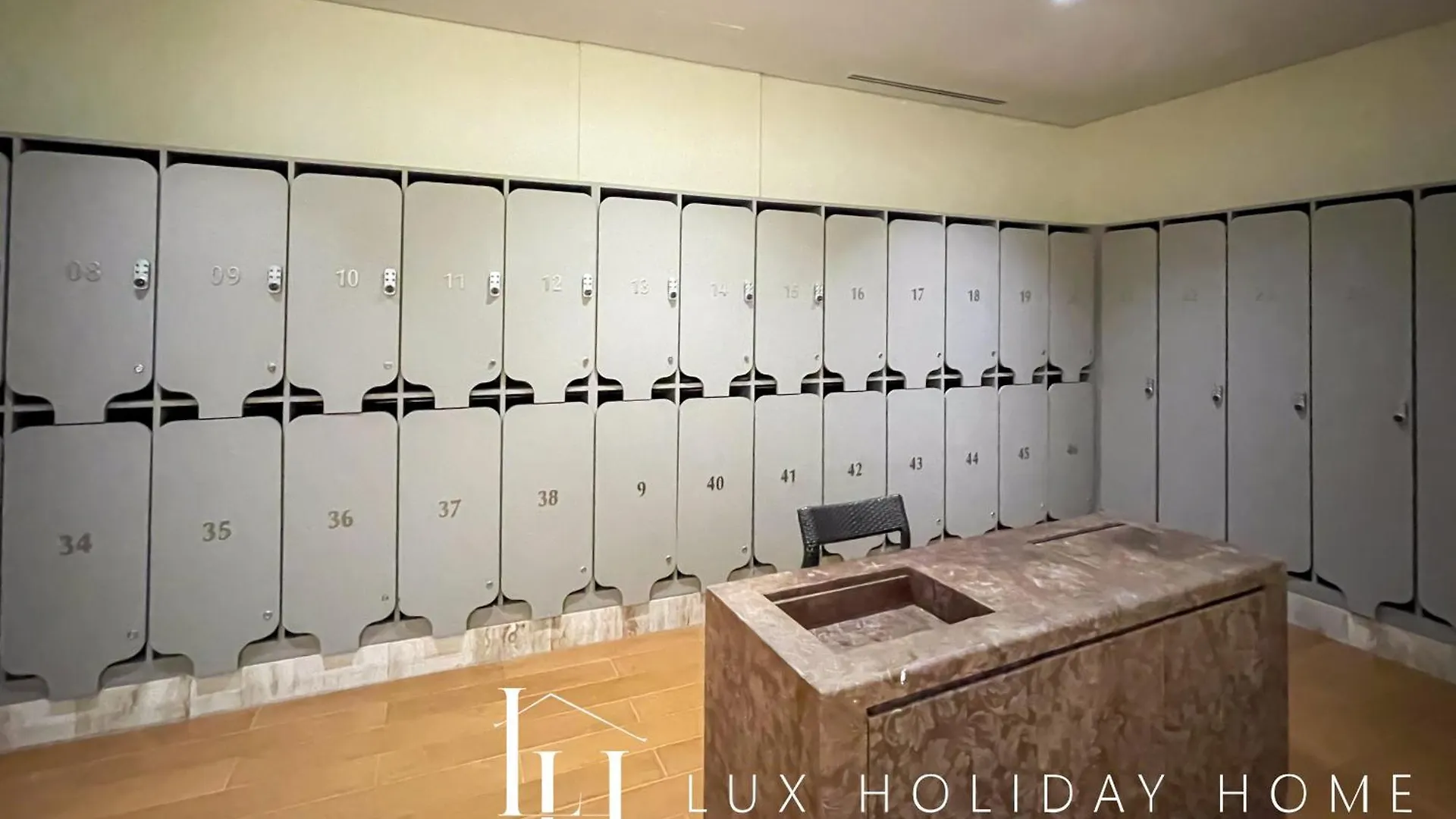 Lux The Tiara Burj View Suite 2 Dubai United Arab Emirates