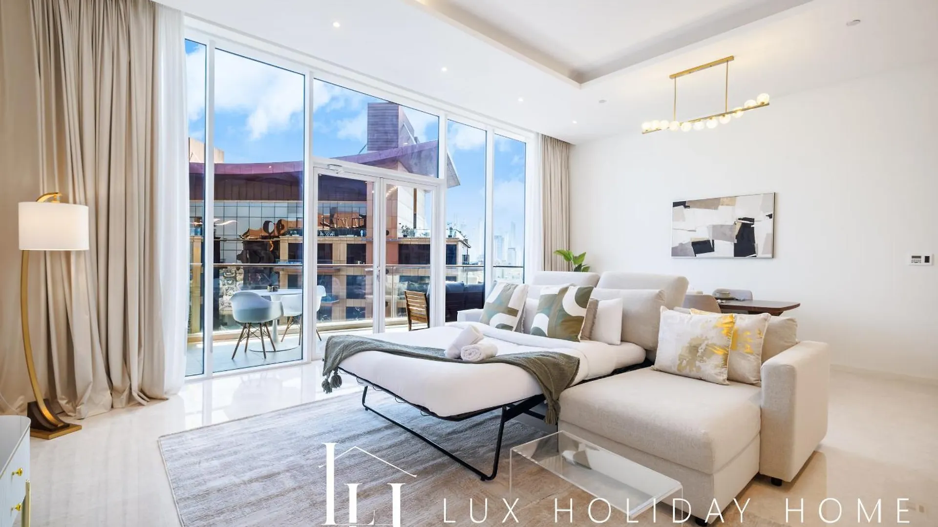 Lux The Tiara Burj View Suite 2 Dubai