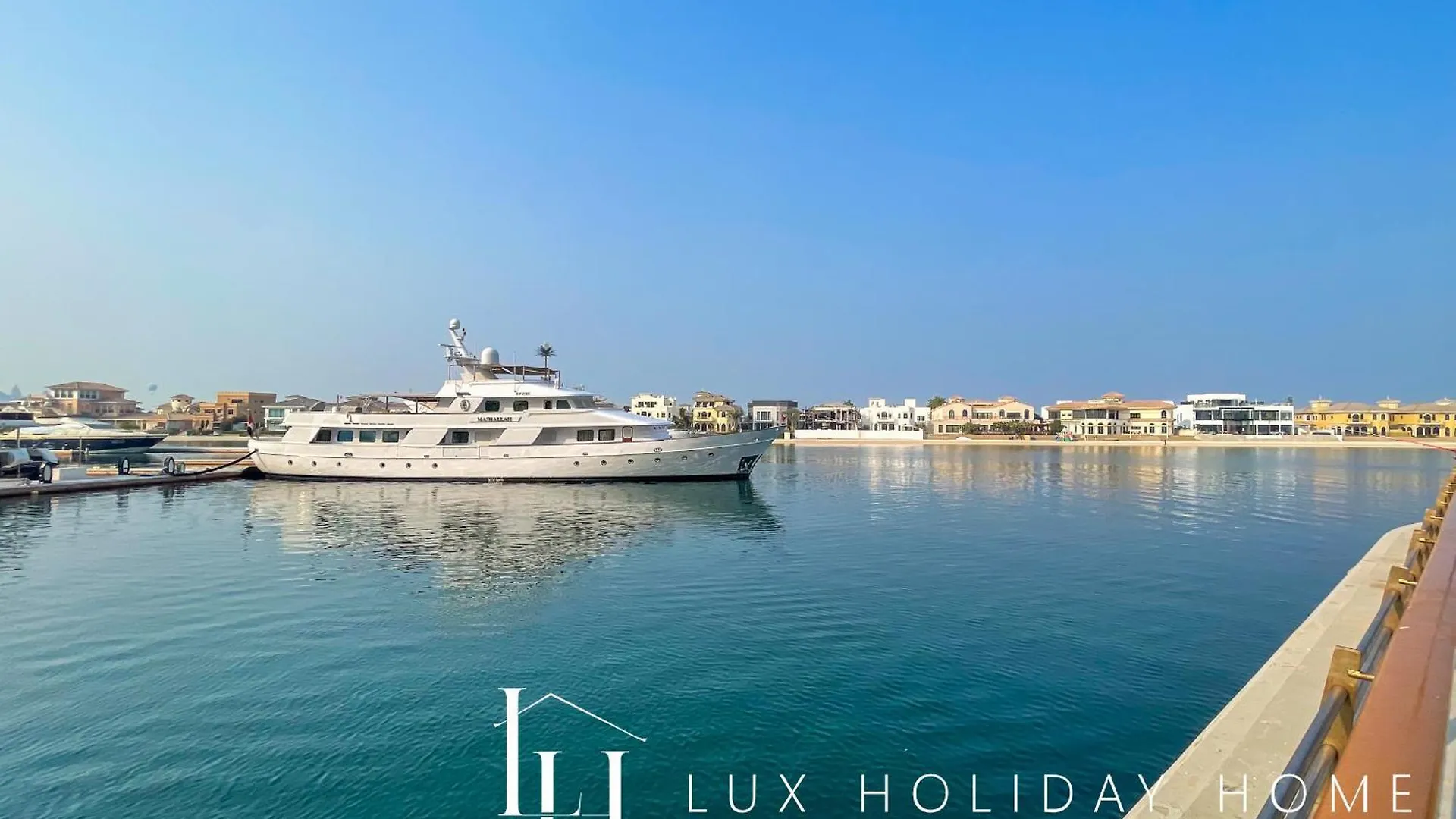 Lux The Tiara Burj View Suite 2 Dubai