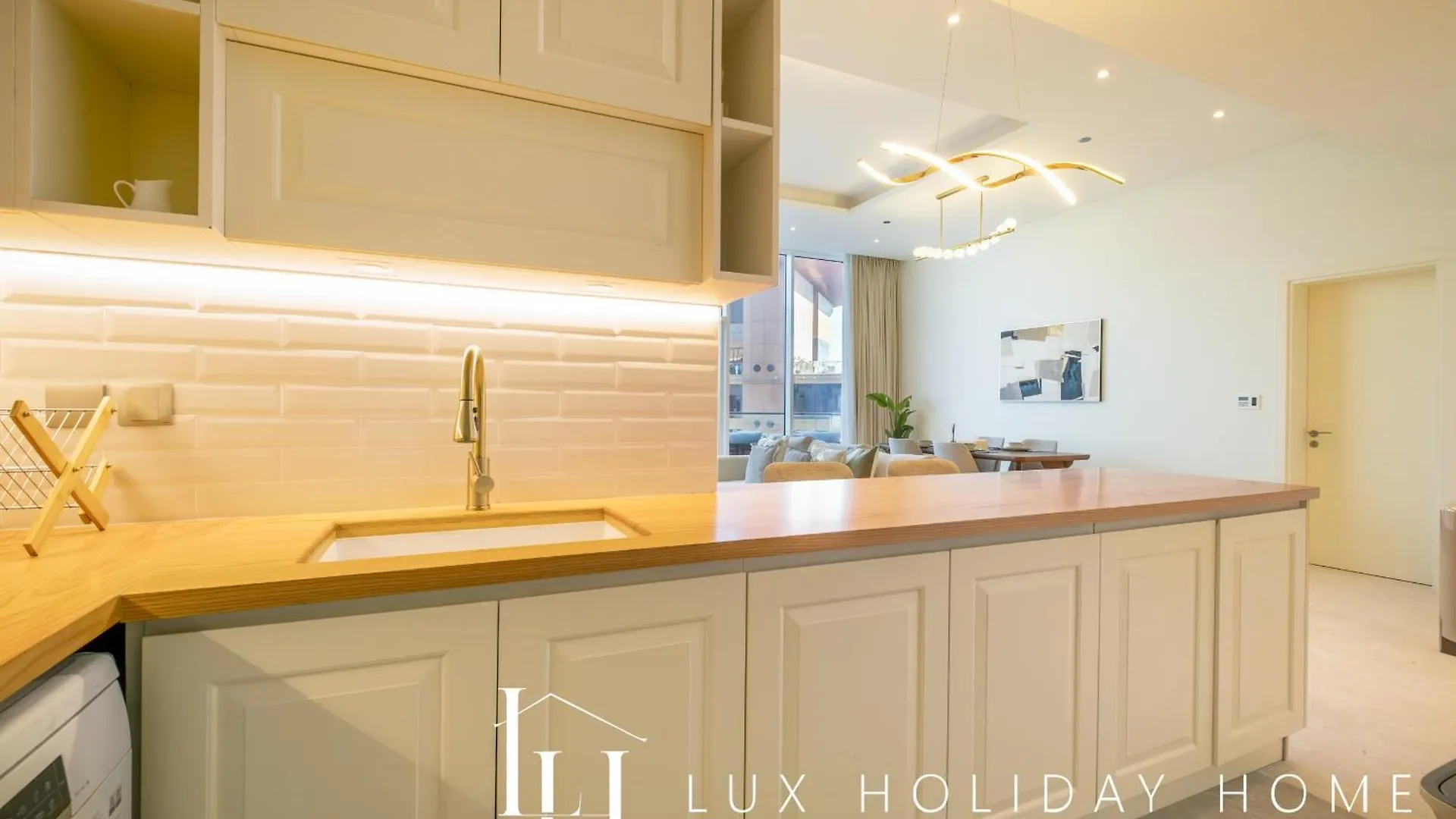 Apartment Lux The Tiara Burj View Suite 2 Dubai